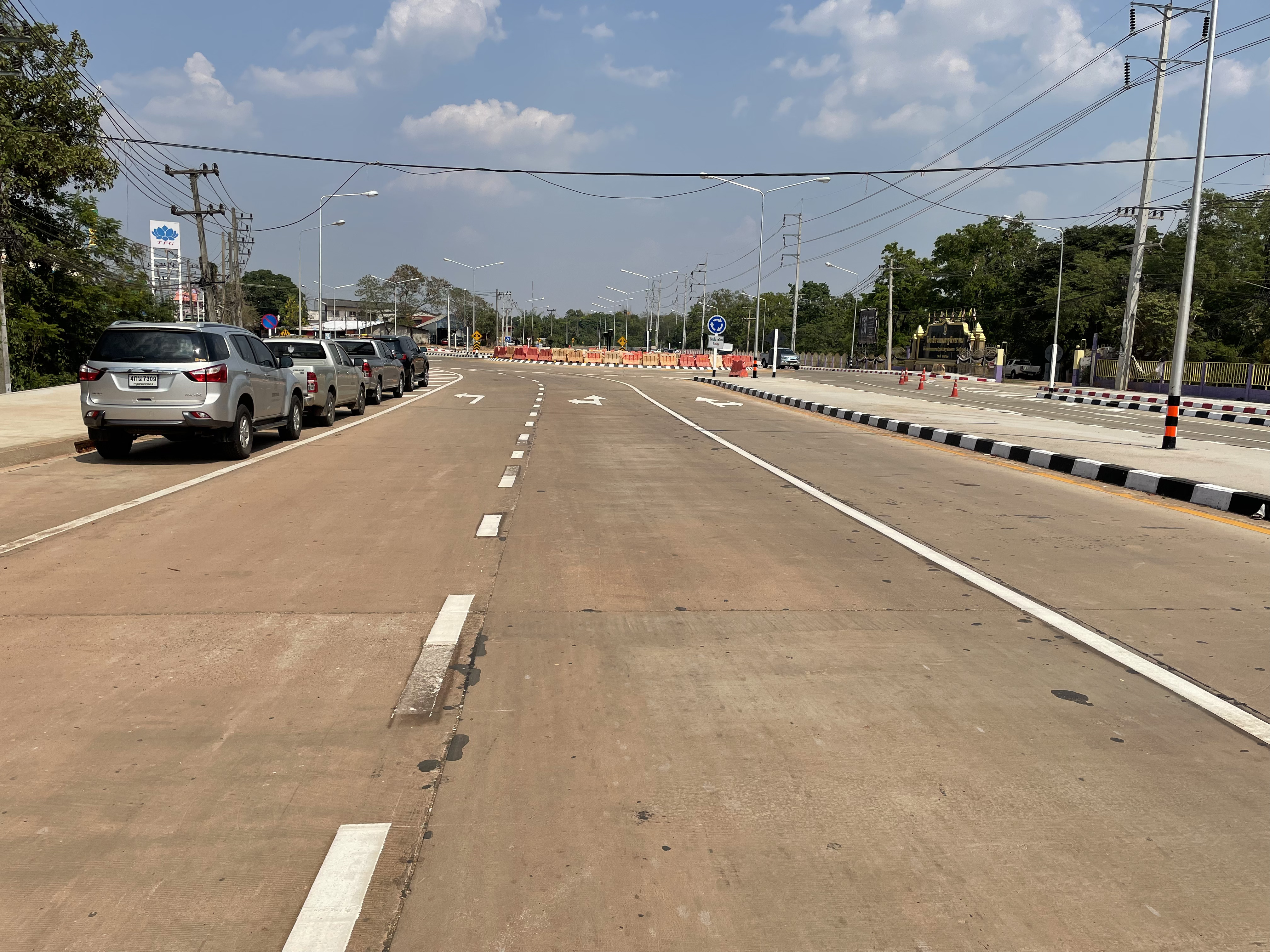 โครงการก่อสร้างโครงข่ายทางหลวงแผ่นดินประจำปีงบประมาณ พ.ศ.2568 รหัสงาน 11700 กิจกรรมก่อสร้างเพิ่มประสิทธิภาพทางหลวง ทางหลวงหมายเลข 202 ตอน หนองผือ- เขมราฐ ระหว่าง กม.388+580 - กม.389+636 (รวมทางแยกเขมราษฎร์ธานี) ปริมาณงาน 1 แห่ง